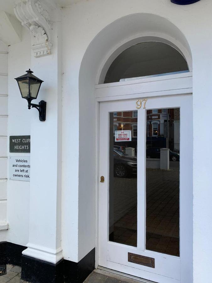 Bournemouth Beachfront Retreat 3 Bedroom 3 Bathroom Seaside B&B With Free Parking 外观 照片