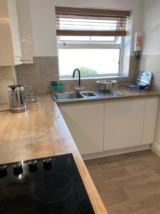 Bournemouth Beachfront Retreat 3 Bedroom 3 Bathroom Seaside B&B With Free Parking 外观 照片