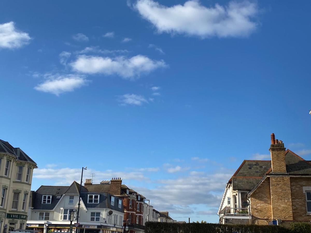 Bournemouth Beachfront Retreat 3 Bedroom 3 Bathroom Seaside B&B With Free Parking 外观 照片