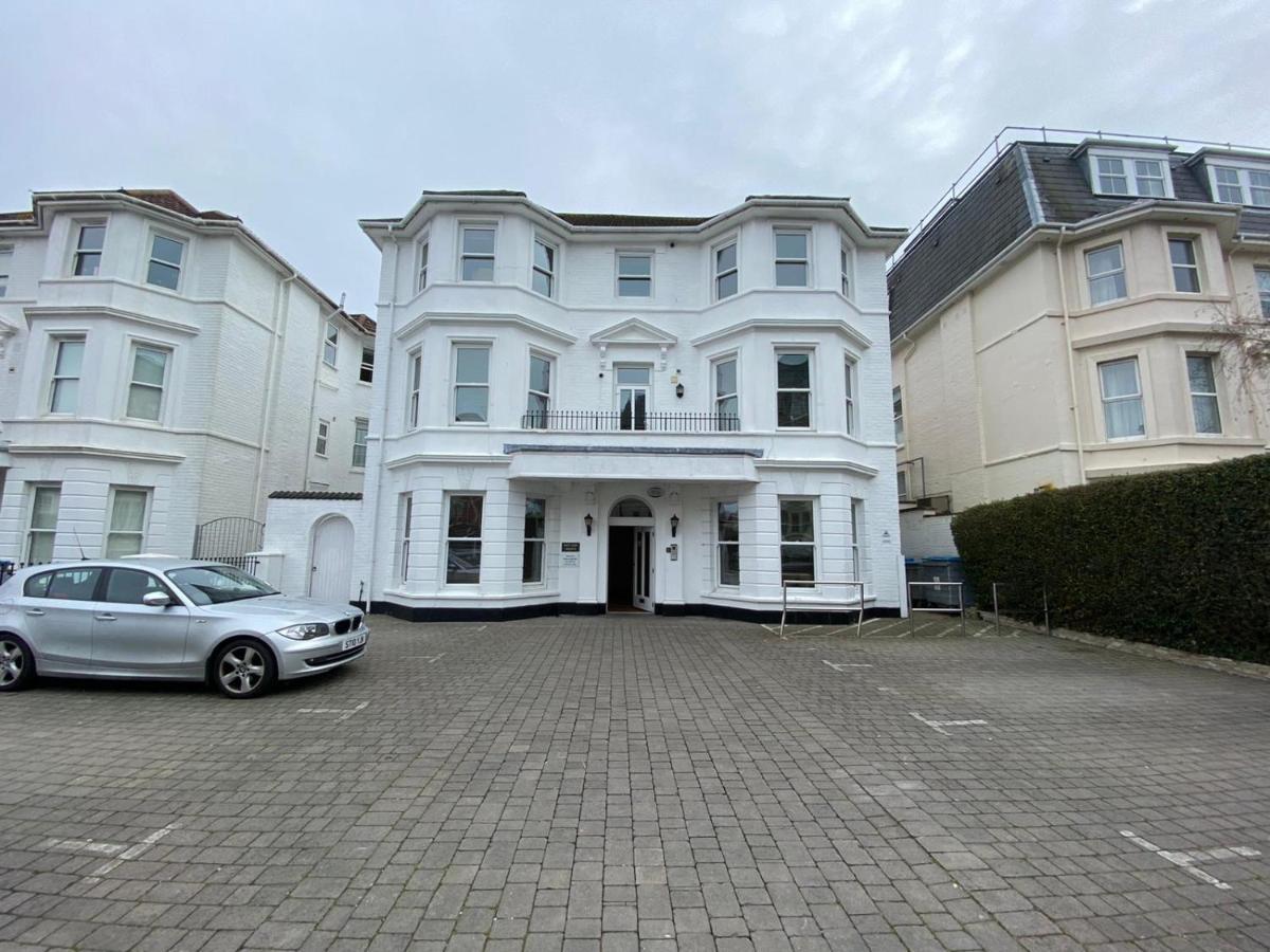 Bournemouth Beachfront Retreat 3 Bedroom 3 Bathroom Seaside B&B With Free Parking 外观 照片