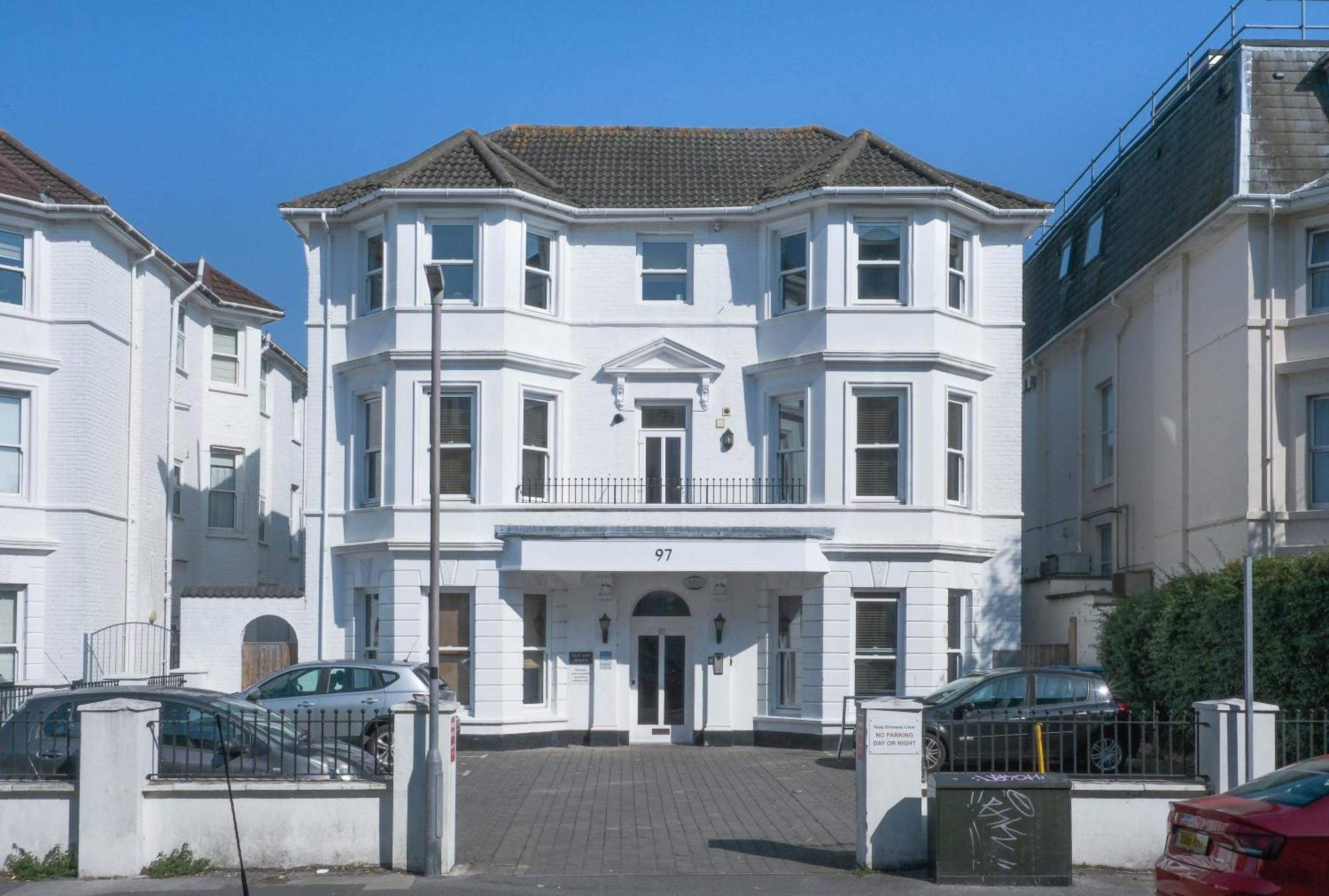Bournemouth Beachfront Retreat 3 Bedroom 3 Bathroom Seaside B&B With Free Parking 外观 照片