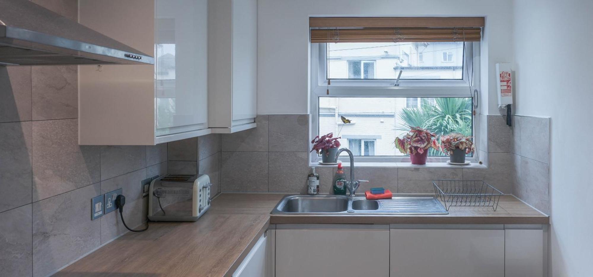 Bournemouth Beachfront Retreat 3 Bedroom 3 Bathroom Seaside B&B With Free Parking 外观 照片