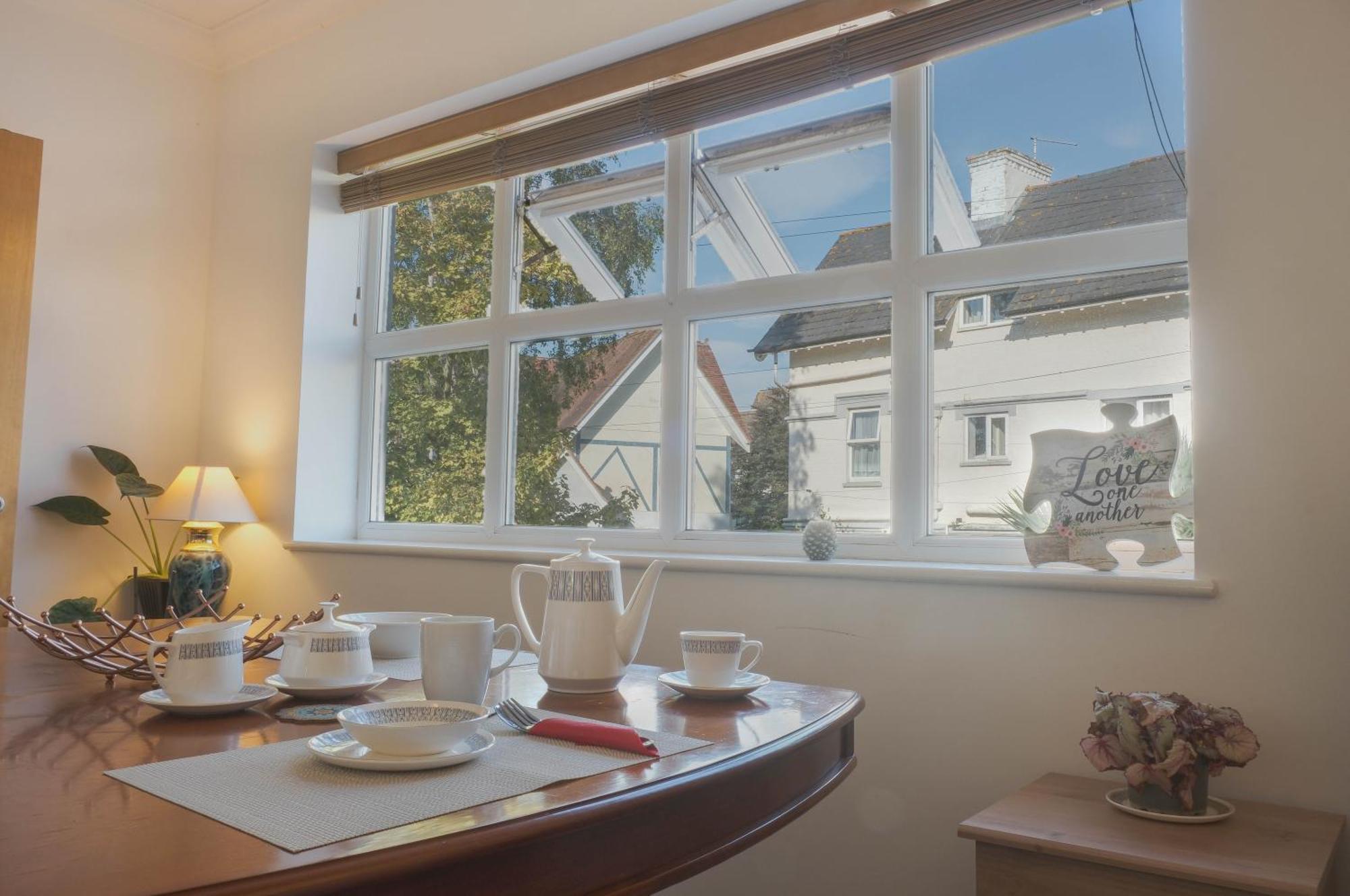 Bournemouth Beachfront Retreat 3 Bedroom 3 Bathroom Seaside B&B With Free Parking 外观 照片