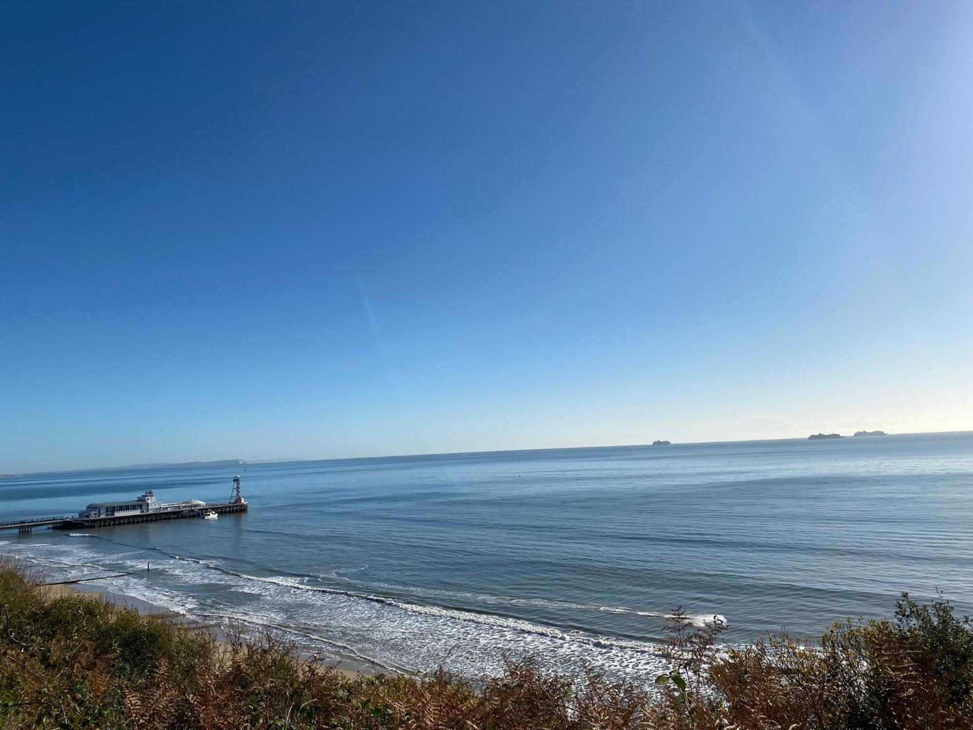 Bournemouth Beachfront Retreat 3 Bedroom 3 Bathroom Seaside B&B With Free Parking 外观 照片